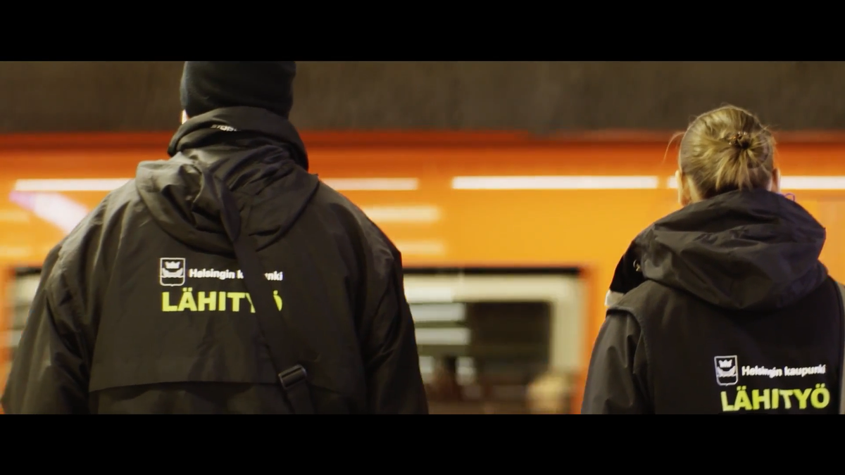 IHMINEN KOHTAA IHMISEN